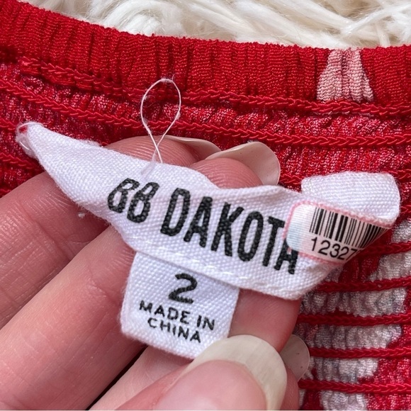 Bb Dakota Daffodils and Chill Romper ruffle straps red size 2 - Picture 6 of 12